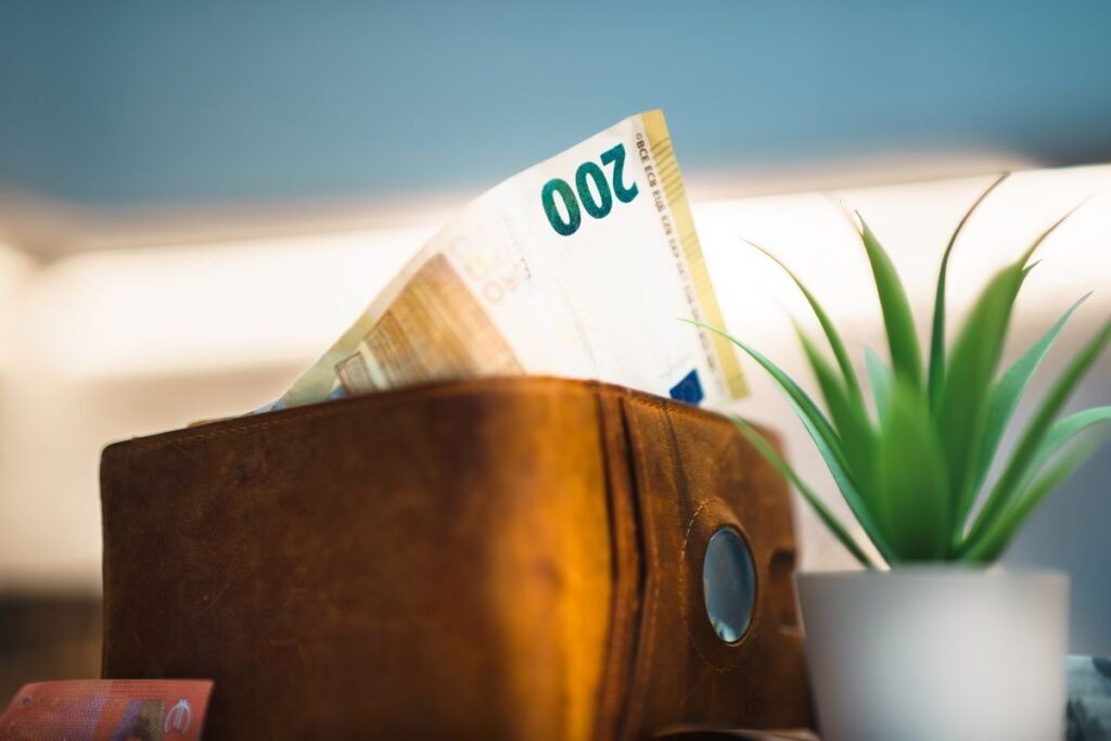 Trouver ses premiers clients sans budget pub : méthodes concrètes et durables